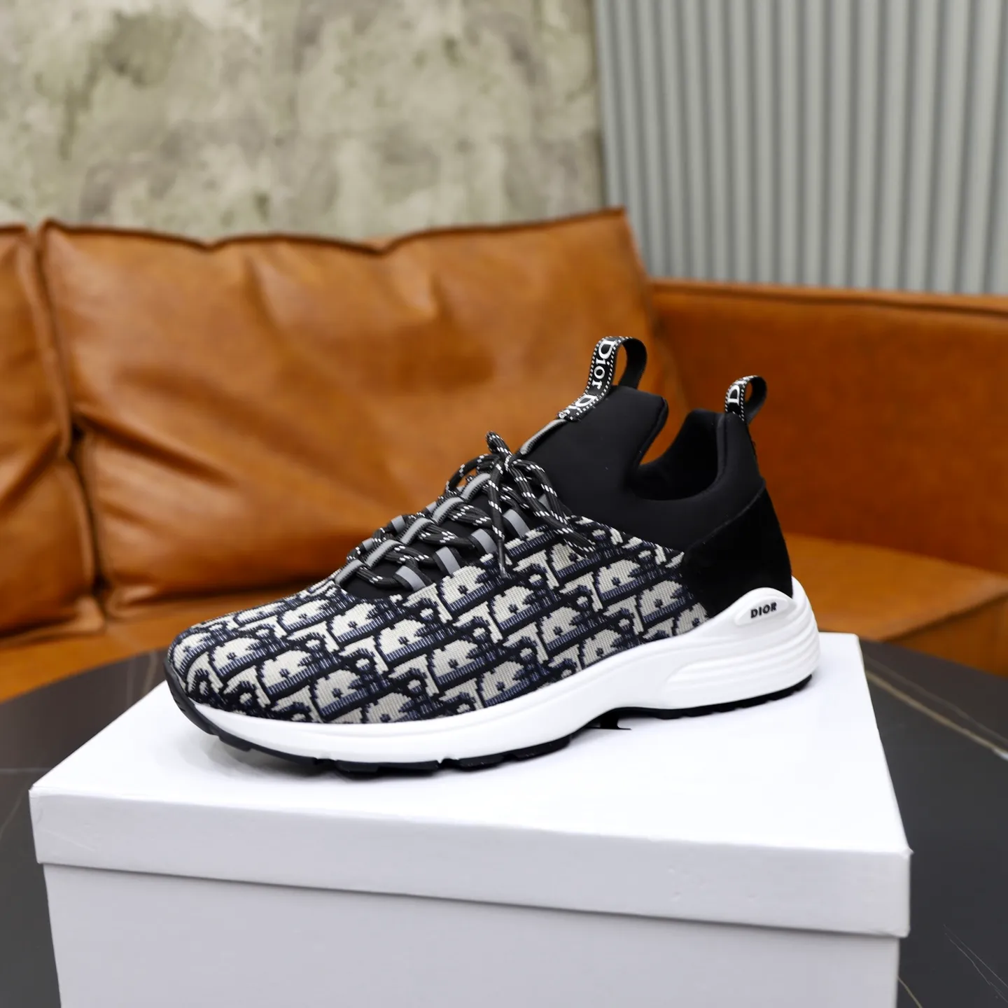 Ex-factory price: 440💰🙅‍♂️🙅‍♂️🙅‍♂️ Brand: Dior DIOR Standard code: 38-44 (45 customized) Grade: Same as the official website Material: Original material splicing Comfortable and breathable lining Lightweight and wear-resistant sports outsole Style category: Men's fashionable casual shoes Running sneakers Distinguished luxury brand elements Top luxury Color: actual picture color